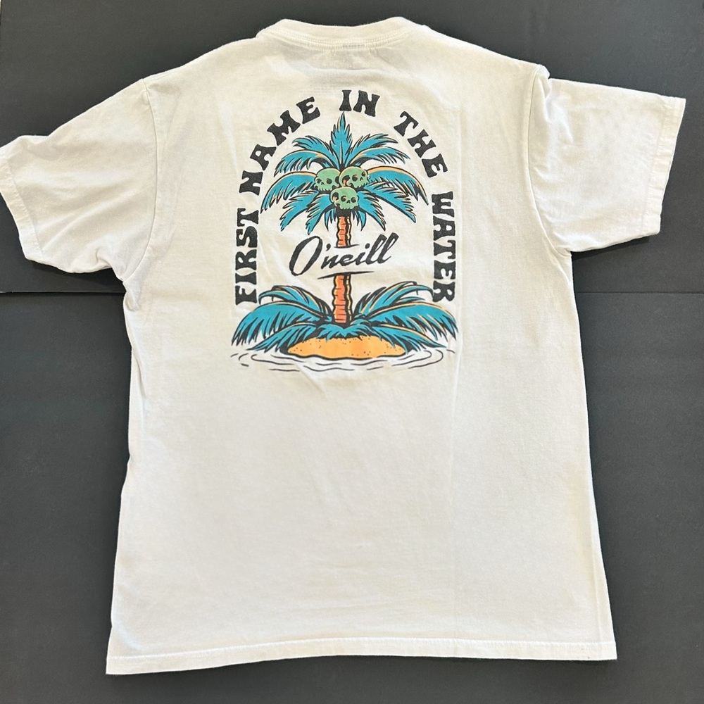O’Neill Mens  “First Name In The Water” graphic white tshirt size M.